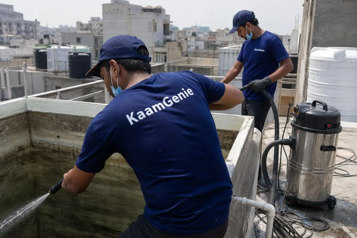 KaamGenie crew cleaning a overhead (rooftop) tank in Nirankari Colony, Delhi