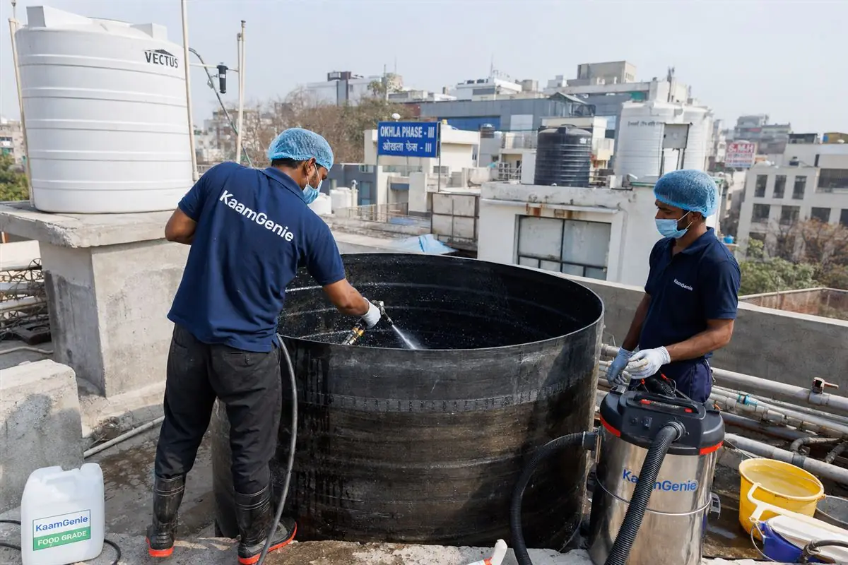 KaamGenie crew cleaning a overhead (rooftop) tank in Okhla Phase 3, Delhi