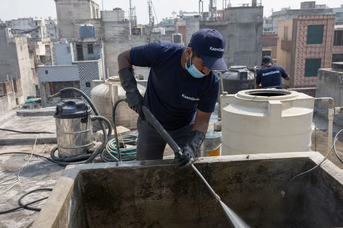 KaamGenie crew cleaning a overhead (rooftop) tank in Paharganj, Delhi
