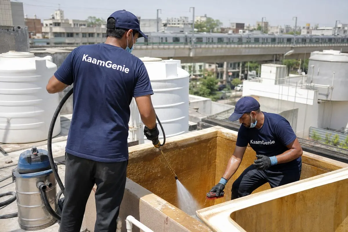 KaamGenie crew cleaning a overhead (rooftop) tank in Paschim Vihar, Delhi