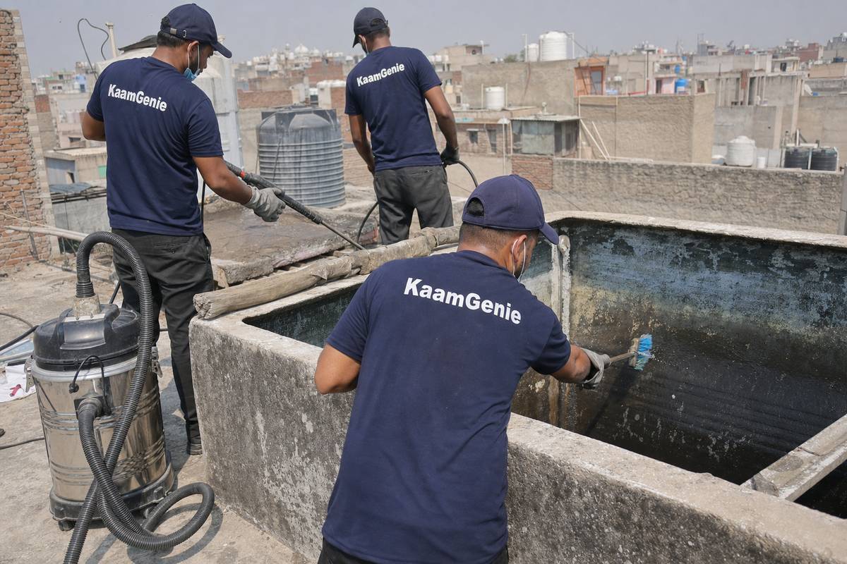 KaamGenie crew cleaning a overhead (rooftop) tank in Pul Pahladpur, Delhi