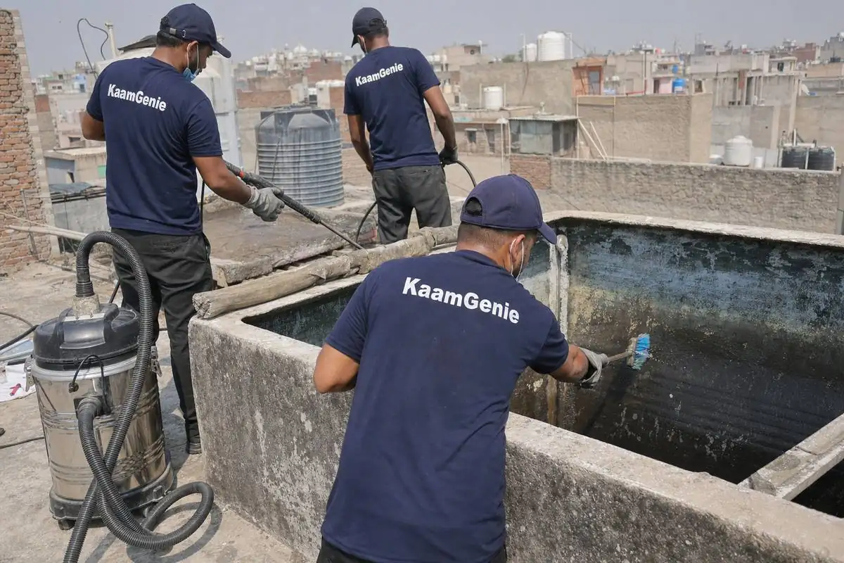 KaamGenie crew cleaning a overhead (rooftop) tank in Pul Pahladpur, Delhi