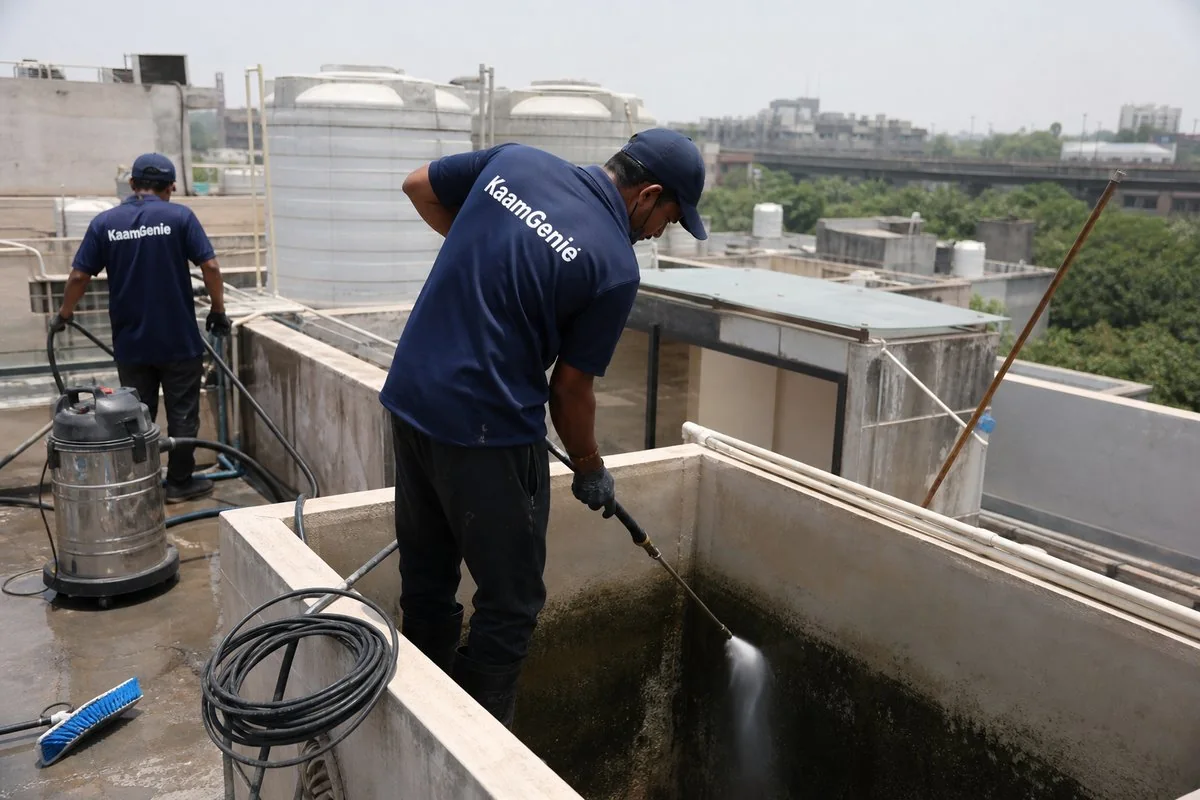KaamGenie crew cleaning a overhead (rooftop) tank in Punjabi Bagh, Delhi