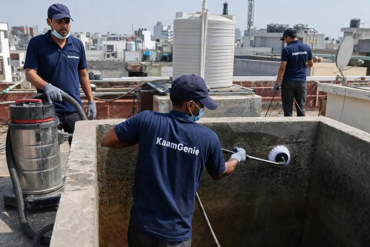 KaamGenie crew cleaning a overhead (rooftop) tank in Pushp Vihar, Delhi