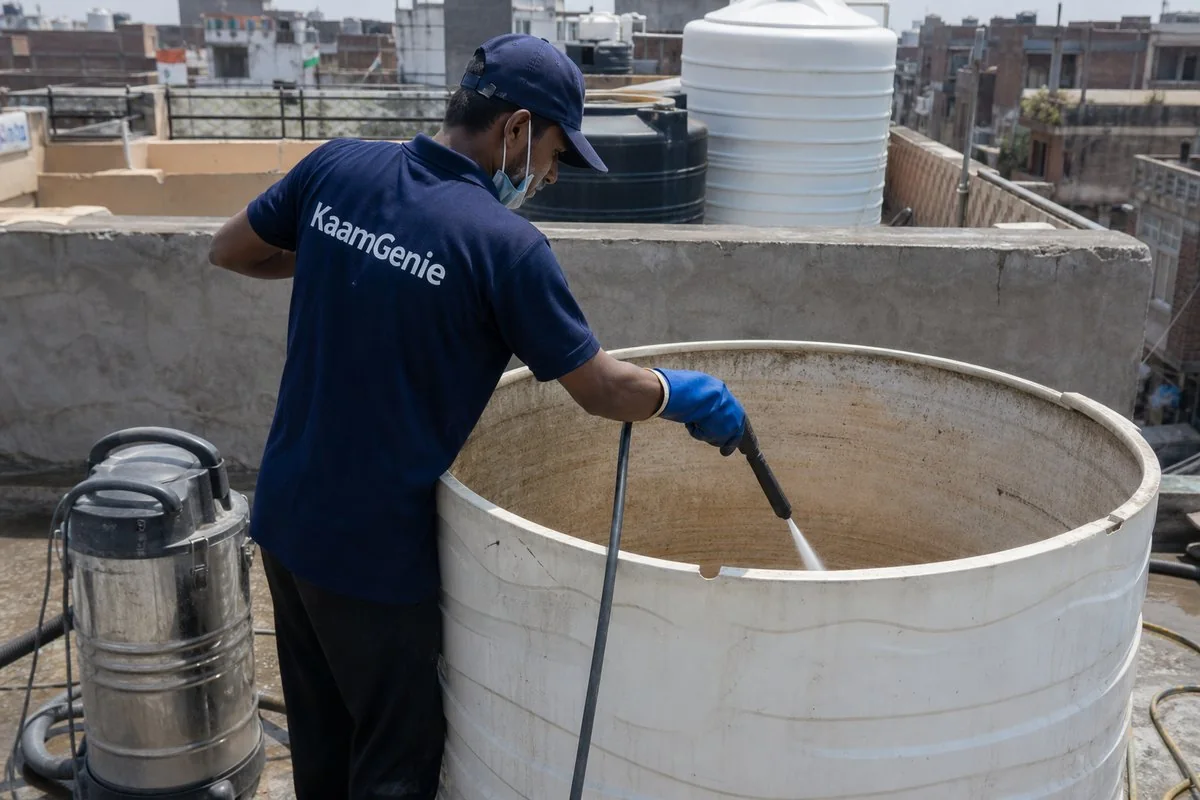 KaamGenie crew cleaning a overhead (rooftop) tank in Raghubar Pura, Delhi