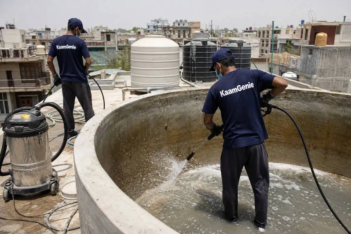 KaamGenie crew cleaning a overhead (rooftop) tank in Rana Pratap Bagh, Delhi