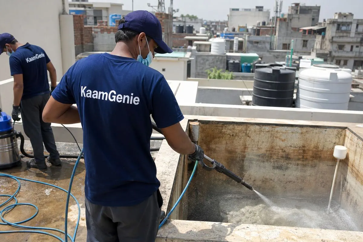 KaamGenie crew cleaning a overhead (rooftop) tank in Roshan Ara Road, Delhi
