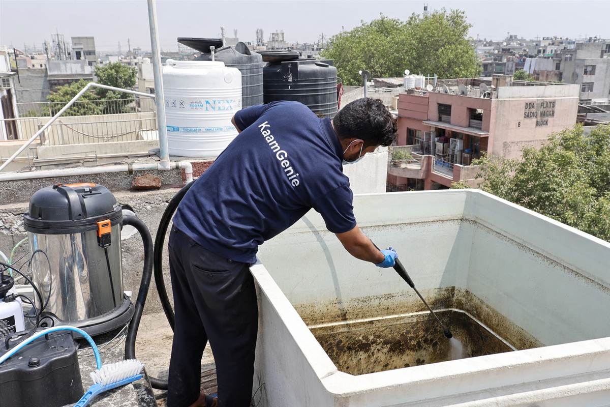 KaamGenie crew cleaning a overhead (rooftop) tank in Sadiq Nagar, Delhi