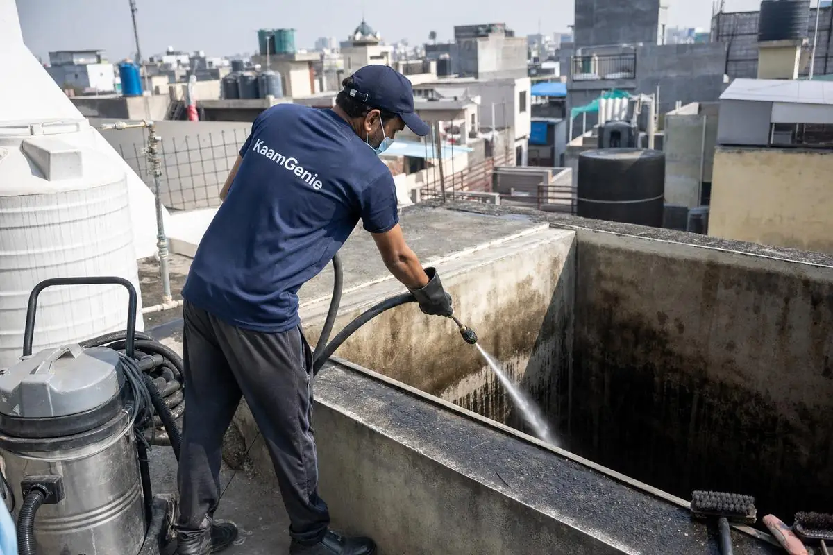 KaamGenie crew cleaning a overhead (rooftop) tank in Saidulajab, Delhi