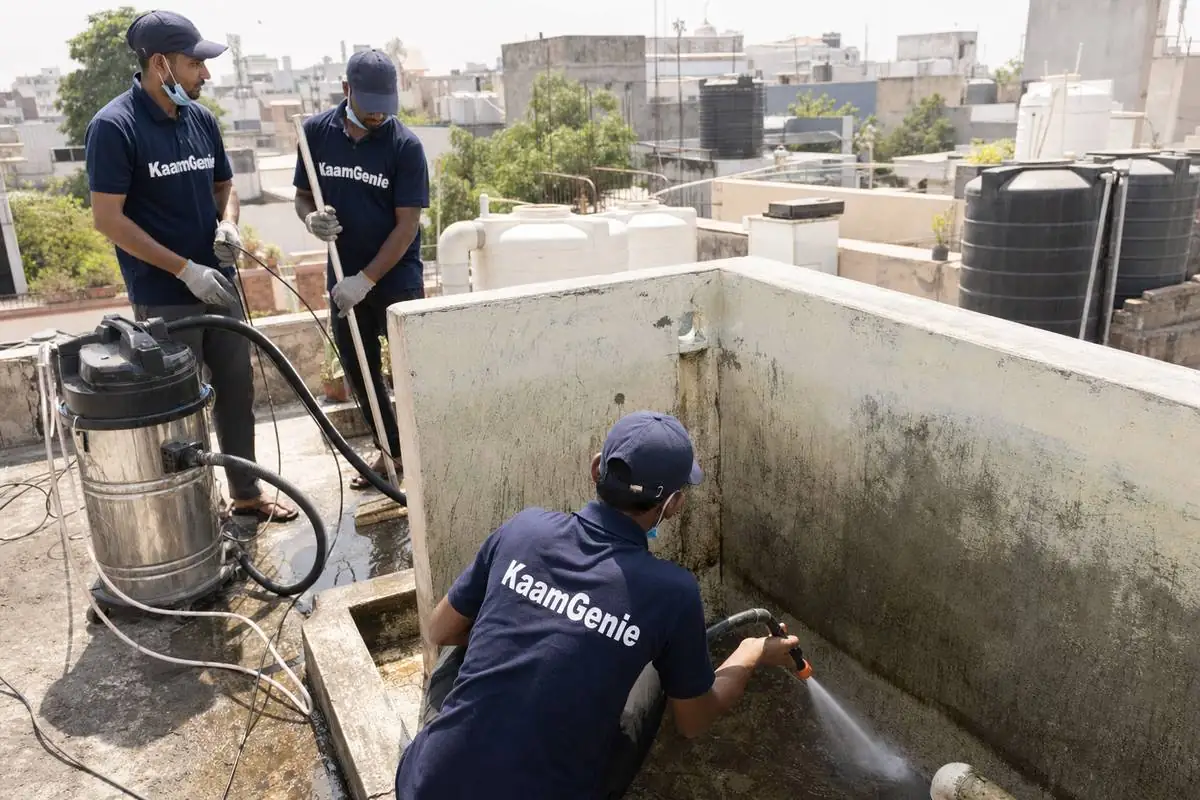 KaamGenie crew cleaning a overhead (rooftop) tank in Sant Nagar, Delhi