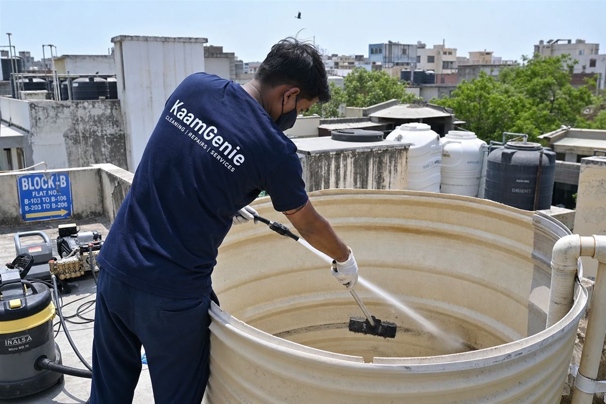 KaamGenie crew cleaning a overhead (rooftop) tank in Sarita Vihar, Delhi