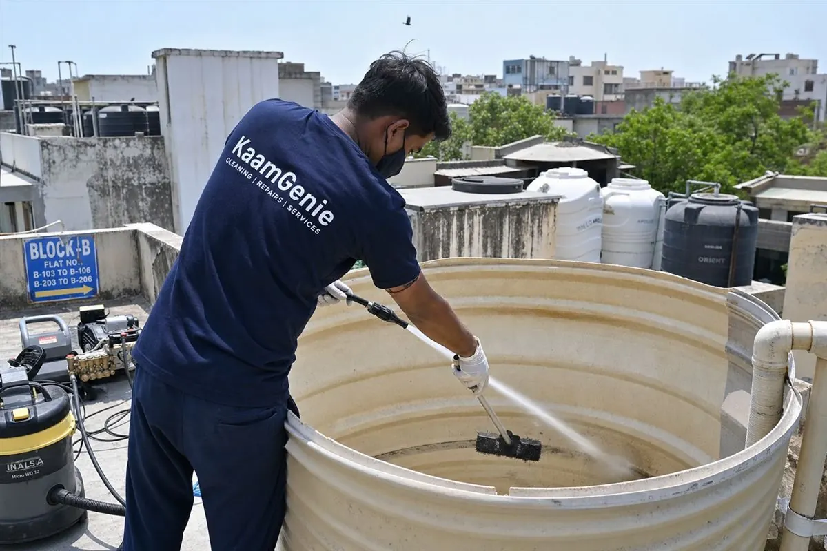 KaamGenie crew cleaning a overhead (rooftop) tank in Sarita Vihar, Delhi