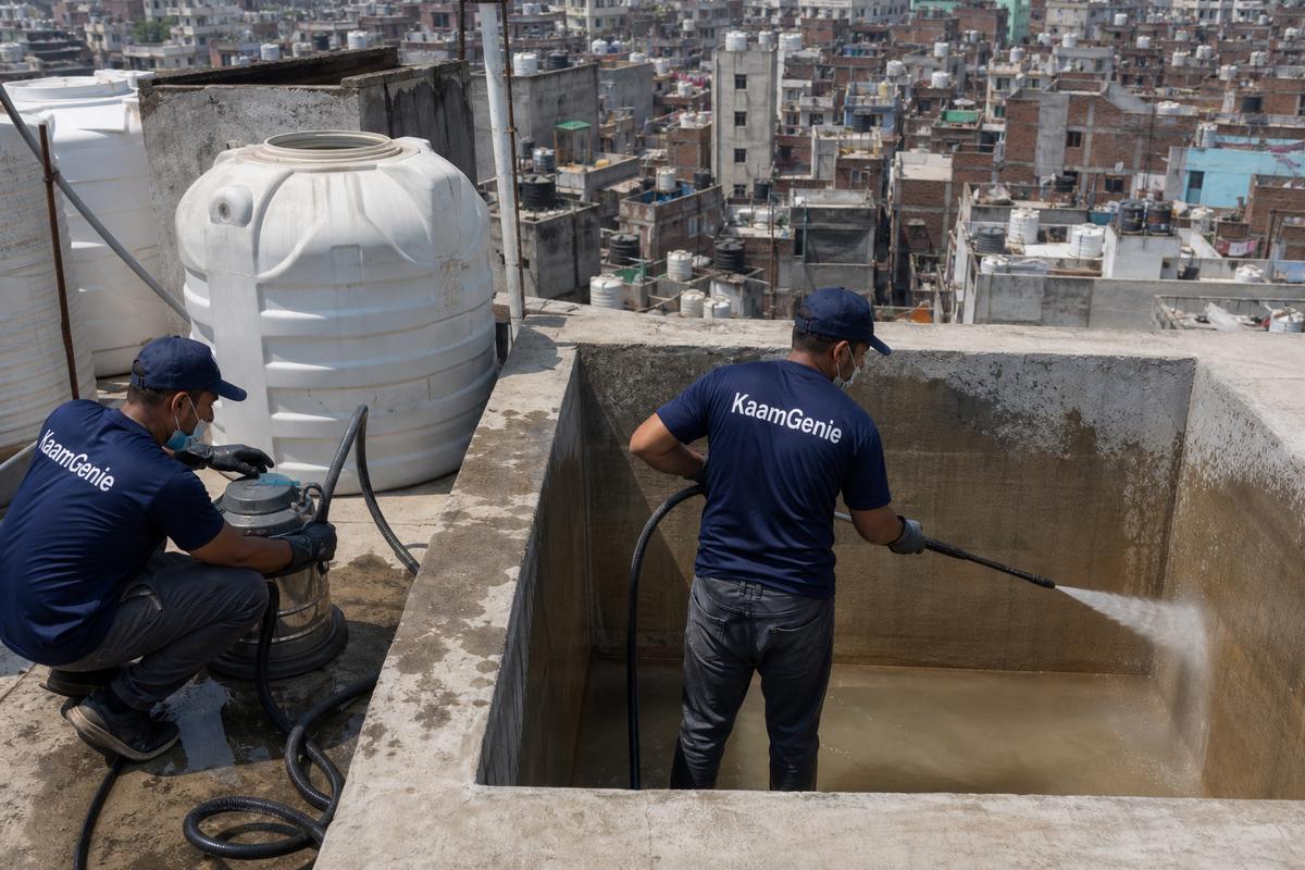 KaamGenie crew cleaning a overhead (rooftop) tank in Seelampur, Delhi