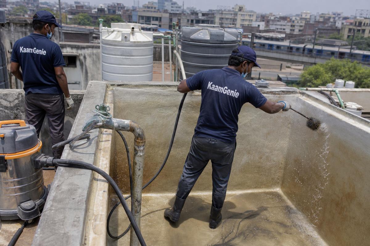 KaamGenie crew cleaning a overhead (rooftop) tank in Shahdara, Delhi