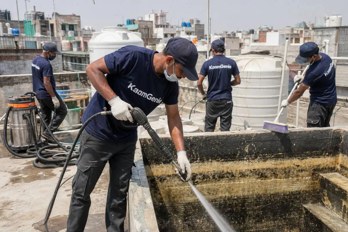 KaamGenie crew cleaning a overhead (rooftop) tank in Shakarpur, Delhi