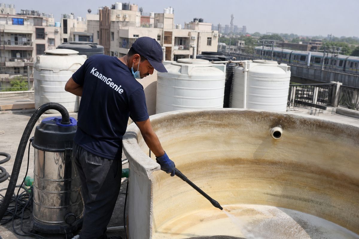 KaamGenie crew cleaning a overhead (rooftop) tank in Shivaji Park, Delhi