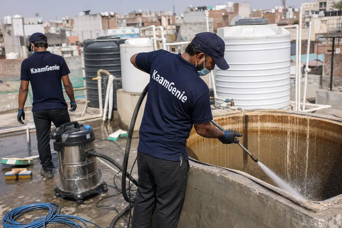 KaamGenie crew cleaning a overhead (rooftop) tank in Sitapuri, Delhi