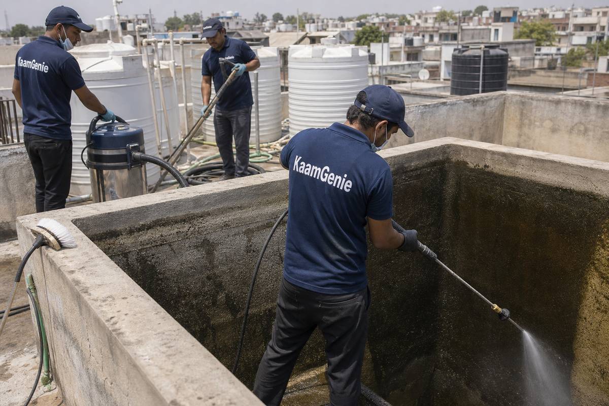 KaamGenie crew cleaning a overhead (rooftop) tank in Sunder Vihar, Delhi