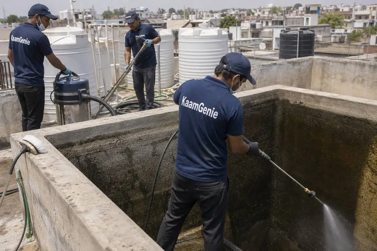 KaamGenie crew cleaning a overhead (rooftop) tank in Sunder Vihar, Delhi