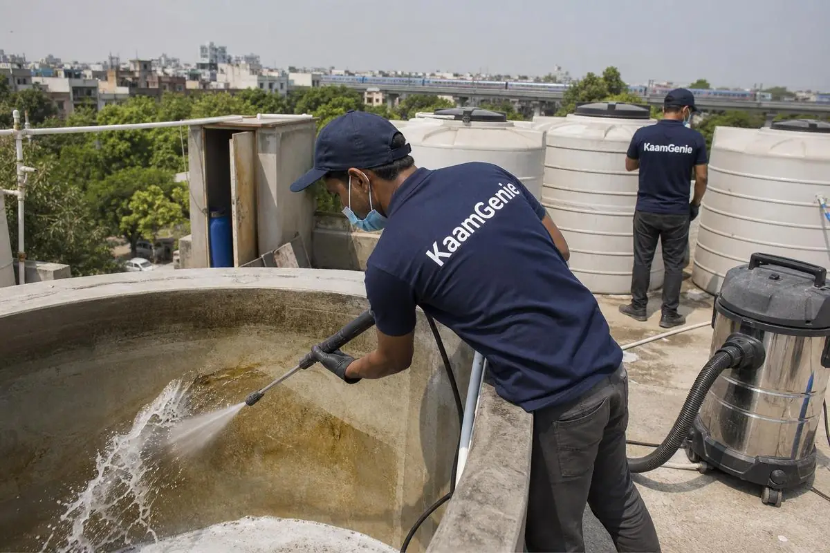 KaamGenie crew cleaning a overhead (rooftop) tank in Tagore Garden, Delhi