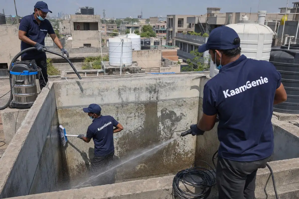 KaamGenie crew cleaning a overhead (rooftop) tank in Tigri, Delhi