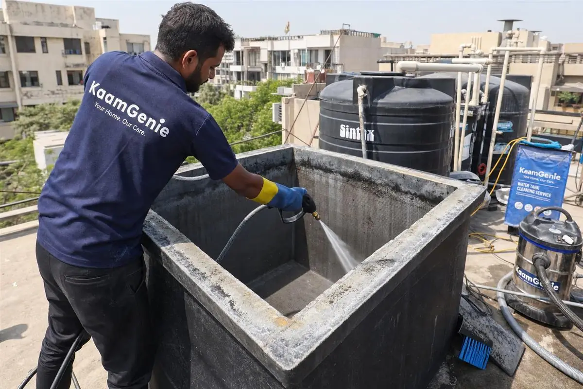 KaamGenie crew cleaning a overhead (rooftop) tank in Vasant Kunj, Delhi
