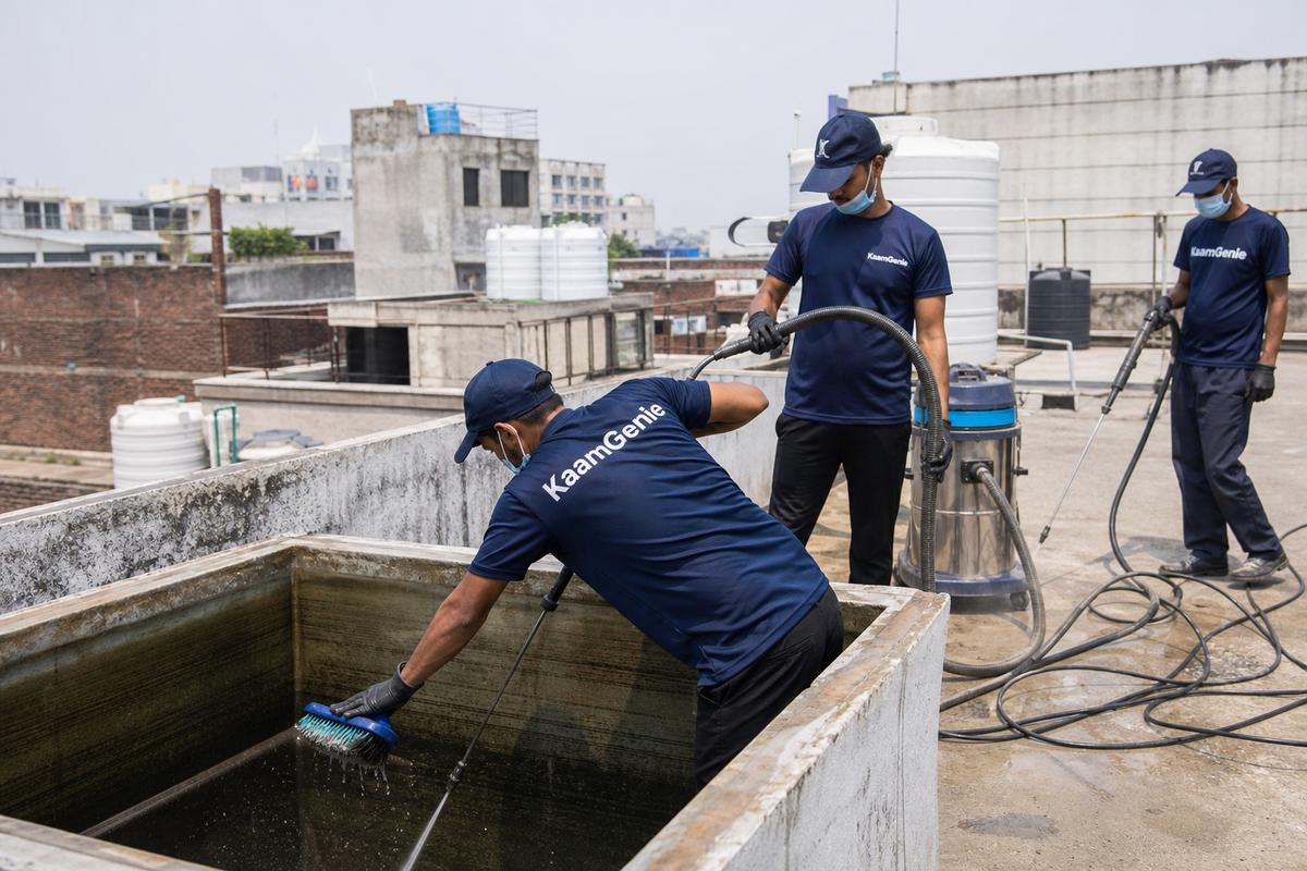 KaamGenie crew cleaning a overhead (rooftop) tank in Vishnu Garden, Delhi