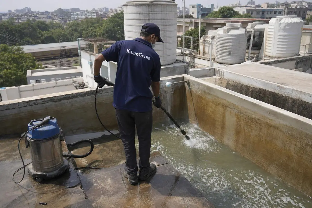 KaamGenie crew cleaning a overhead (rooftop) tank in Vivek Vihar, Delhi