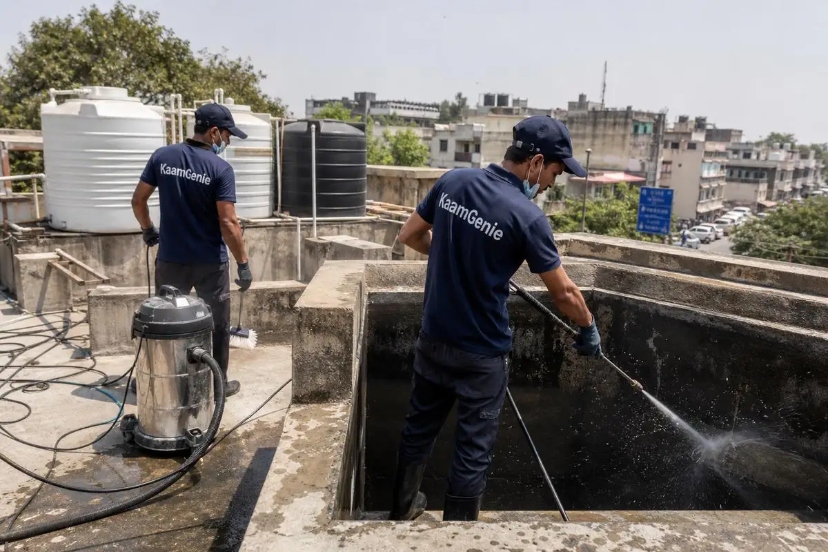 KaamGenie crew cleaning a overhead (rooftop) tank in Yusuf Sarai, Delhi