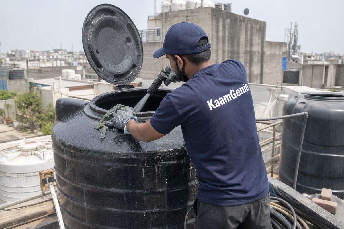 KaamGenie crew cleaning a Sintex / plastic tank in Amar Colony, Delhi