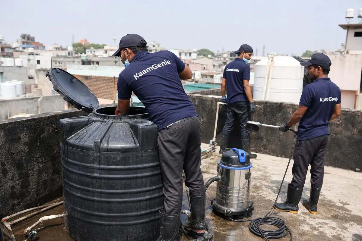 KaamGenie crew cleaning a Sintex / plastic tank in Arjun Nagar, Delhi
