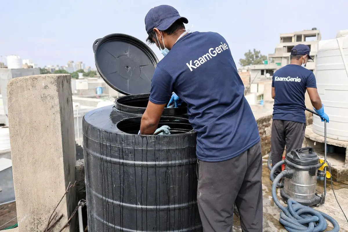 KaamGenie crew cleaning a Sintex / plastic tank in Asola, Delhi