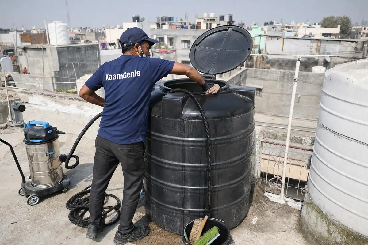 KaamGenie crew cleaning a Sintex / plastic tank in Aya Nagar, Delhi