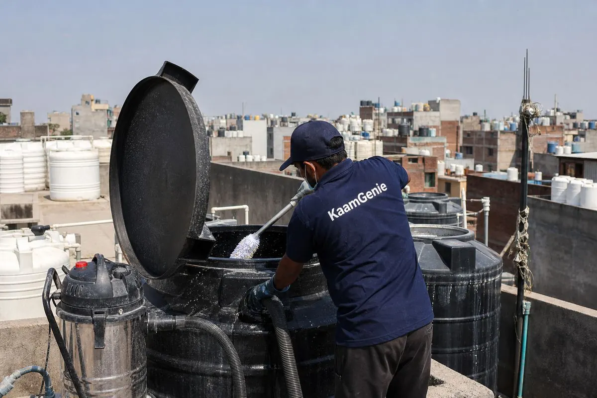 KaamGenie crew cleaning a Sintex / plastic tank in Burari, Delhi