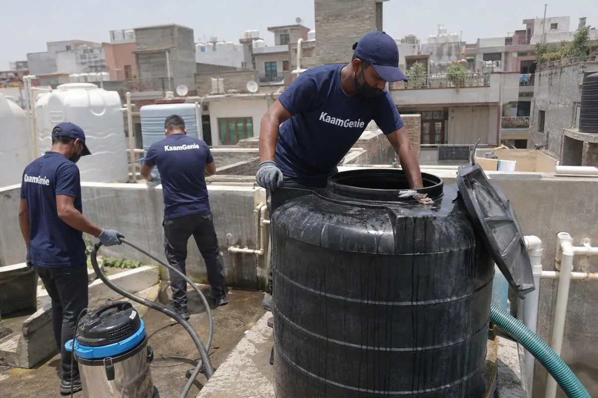 KaamGenie crew cleaning a Sintex / plastic tank in Chaukhandi, Delhi