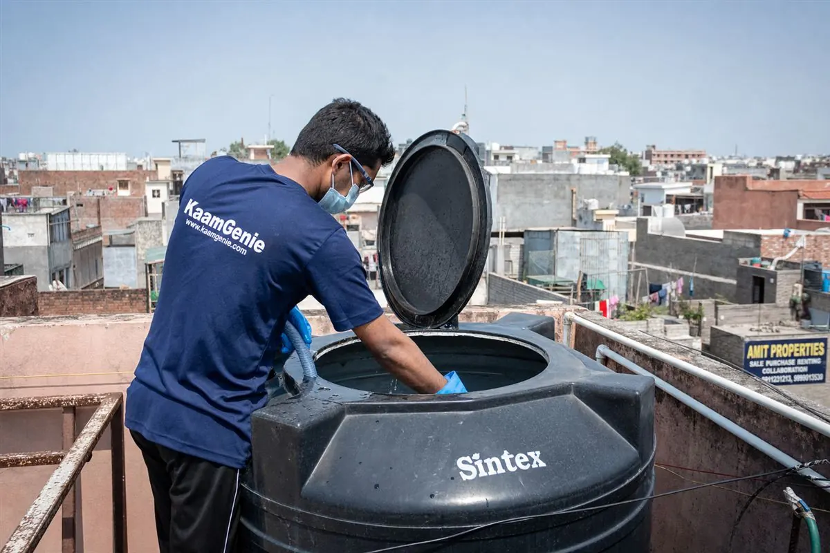 KaamGenie crew cleaning a Sintex / plastic tank in Chirag Delhi, Delhi