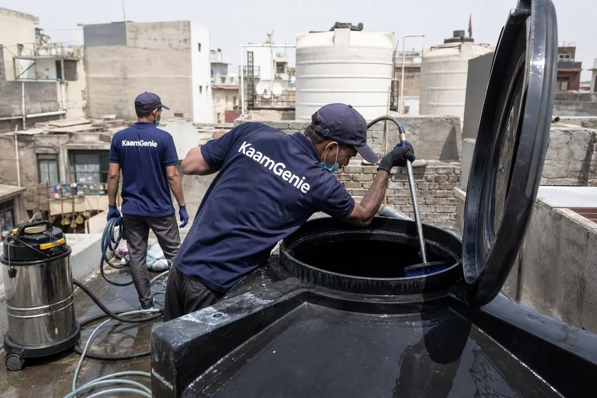 KaamGenie crew cleaning a Sintex / plastic tank in Daryaganj, Delhi