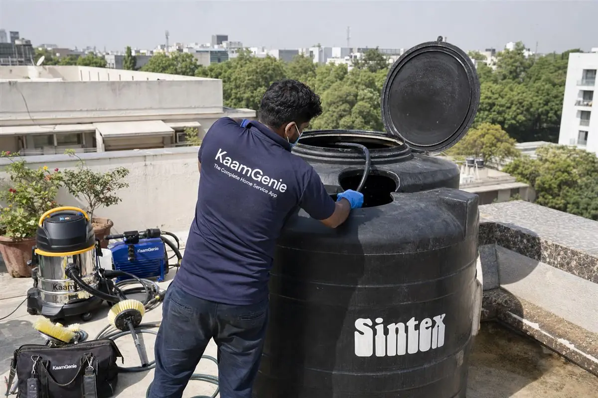 KaamGenie crew cleaning a Sintex / plastic tank in Defence Colony, Delhi