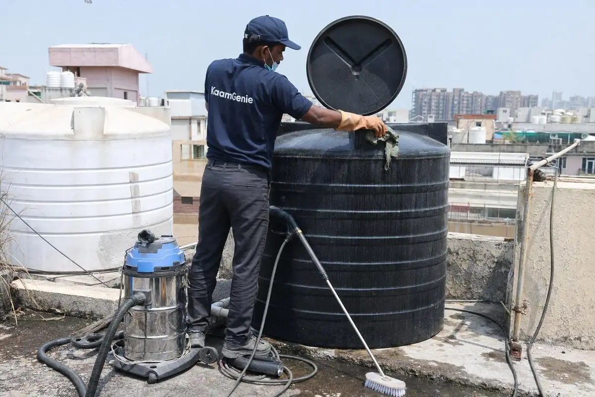 KaamGenie crew cleaning a Sintex / plastic tank in Dwarka Sector 10, Delhi
