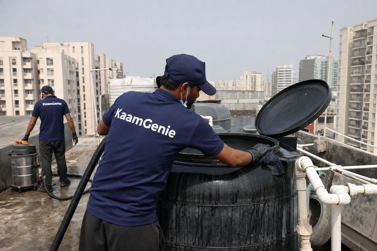 KaamGenie crew cleaning a Sintex / plastic tank in Dwarka Sector 14, Delhi