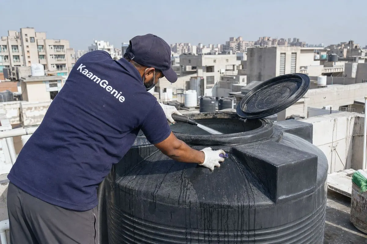 KaamGenie crew cleaning a Sintex / plastic tank in Dwarka Sector 17, Delhi