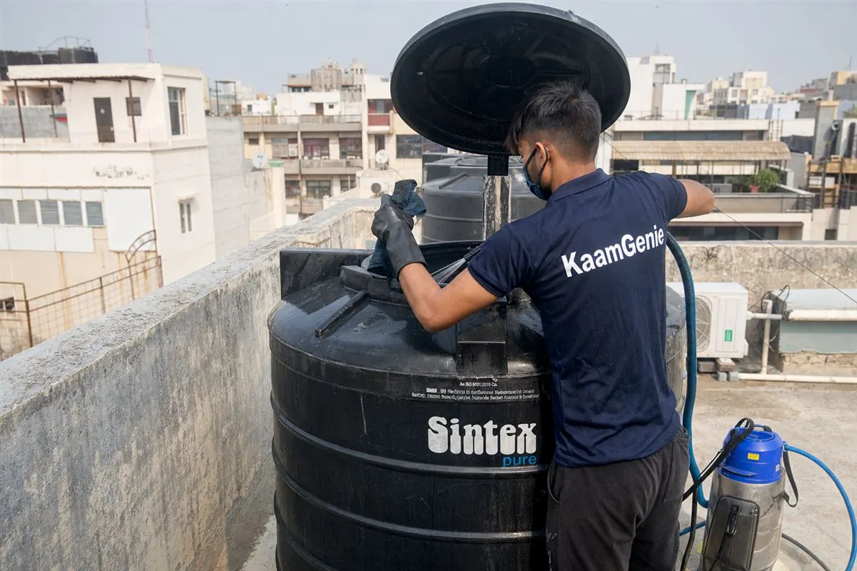 KaamGenie crew cleaning a Sintex / plastic tank in Dwarka, Delhi