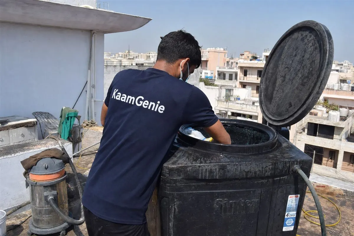 KaamGenie crew cleaning a Sintex / plastic tank in East of Kailash, Delhi
