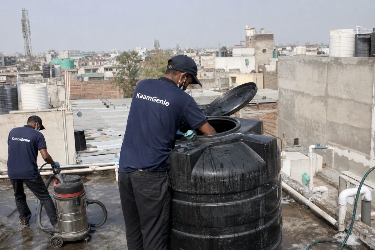 KaamGenie crew cleaning a Sintex / plastic tank in Gandhi Nagar, Delhi