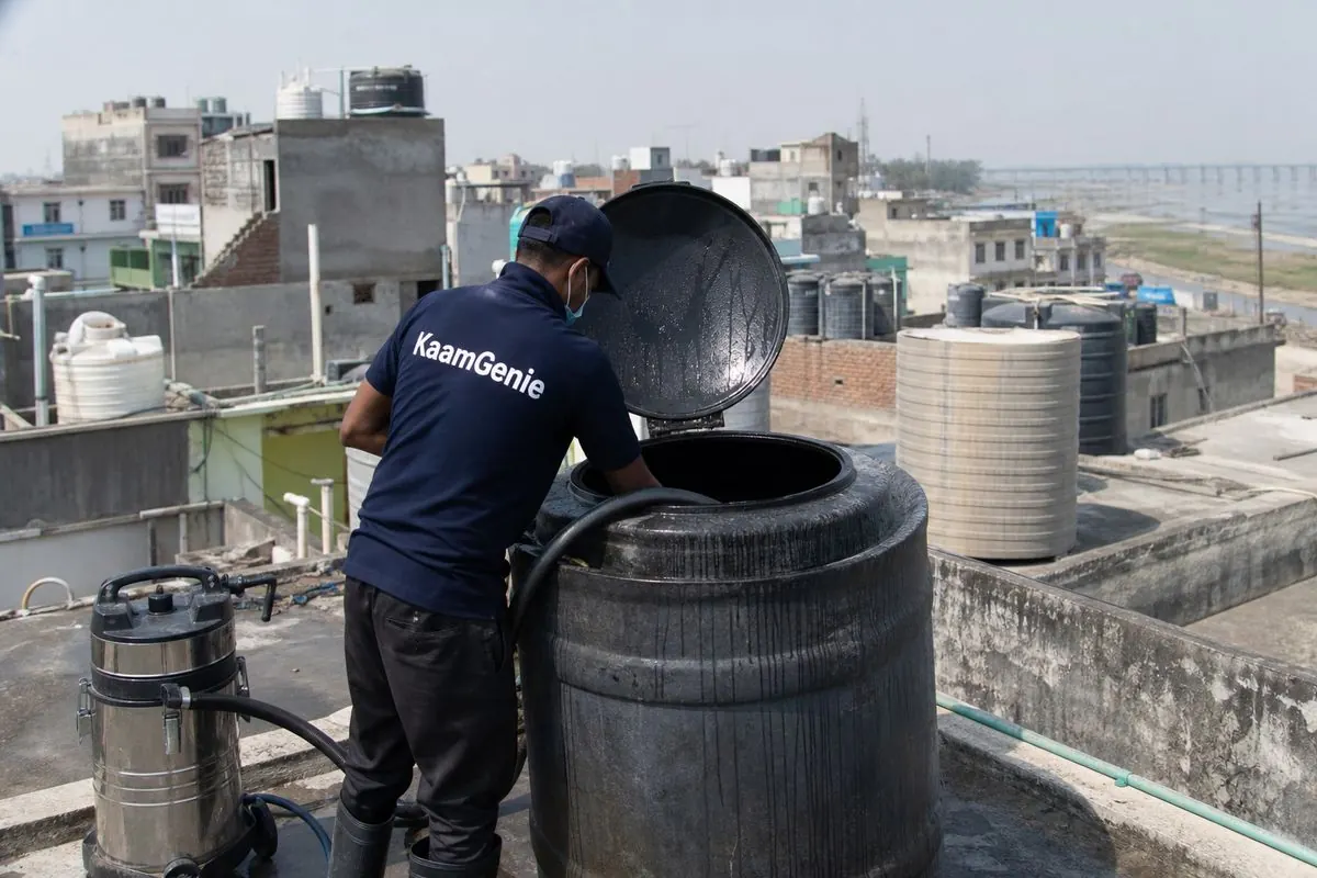 KaamGenie crew cleaning a Sintex / plastic tank in Ghonda, Delhi