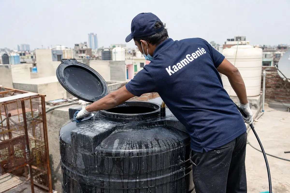 KaamGenie crew cleaning a Sintex / plastic tank in Gulabi Bagh, Delhi