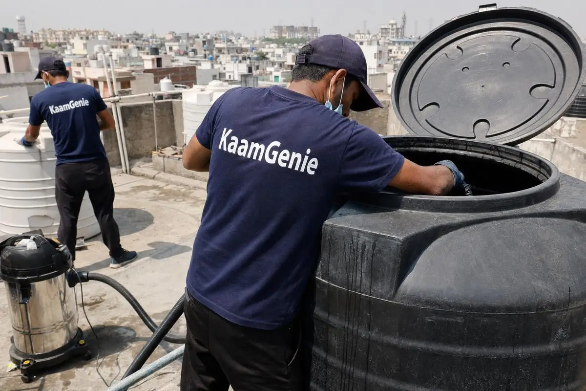 KaamGenie crew cleaning a Sintex / plastic tank in Hamdard Nagar, Delhi