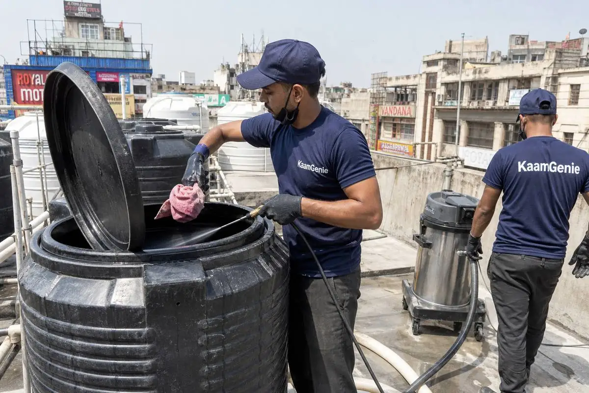 KaamGenie crew cleaning a Sintex / plastic tank in Karol Bagh, Delhi