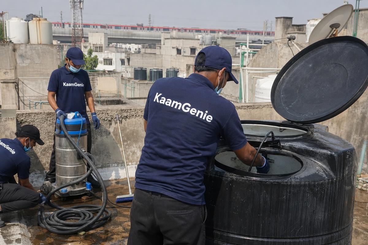 KaamGenie crew cleaning a Sintex / plastic tank in Keshavpuram, Delhi