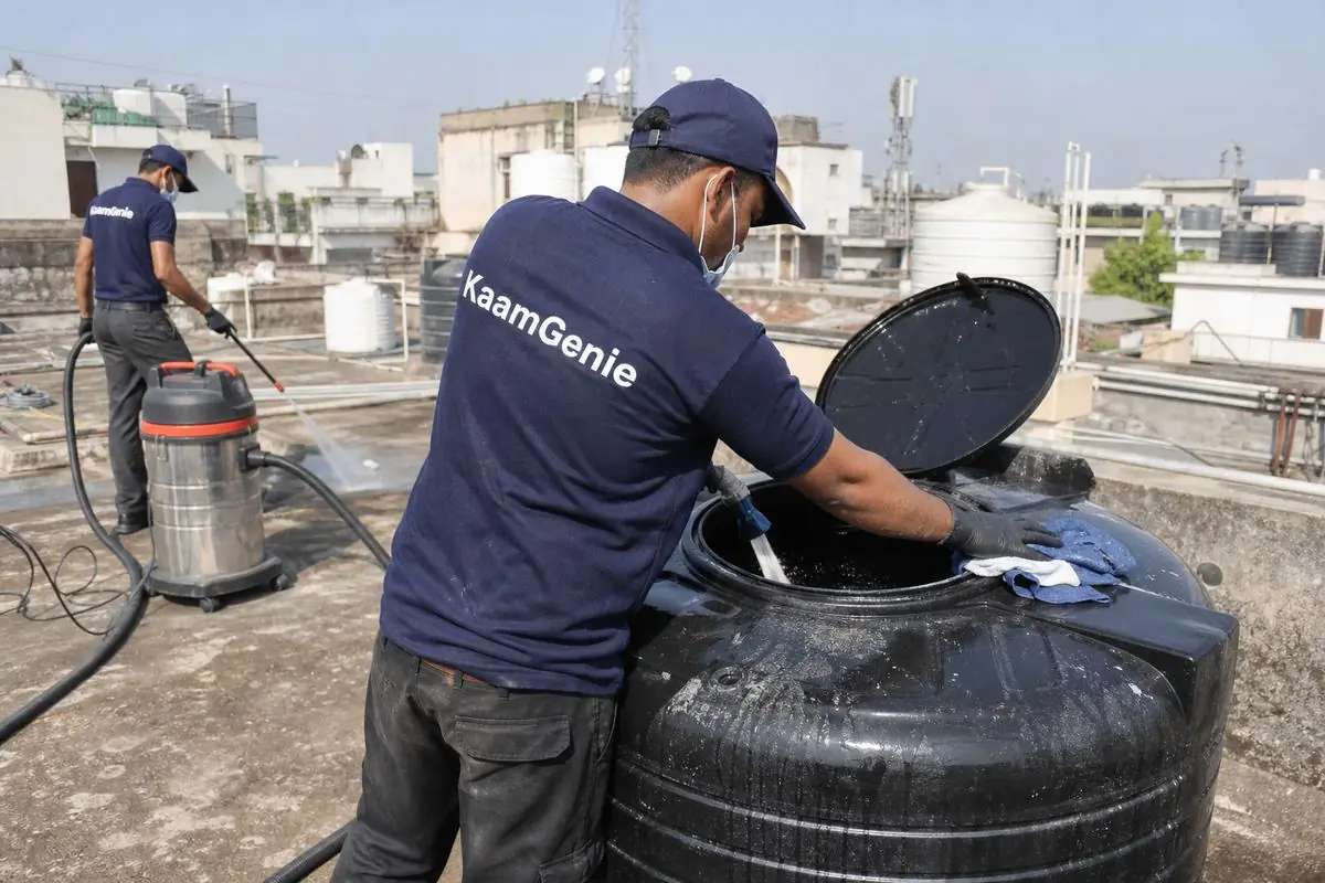 KaamGenie crew cleaning a Sintex / plastic tank in Khan Market, Delhi